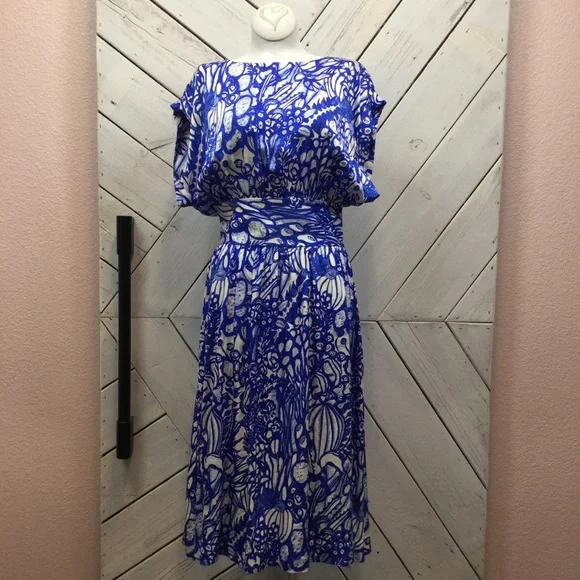 & other stories blue floral dress & Other Stories Blue Floral Keyhole Ruffle Long Sleeve Mini Shift Dres –  Brie main image 1